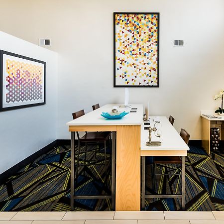 Holiday Inn Express & Suites Charlotte Arpt-Belmont By Ihg Екстериор снимка