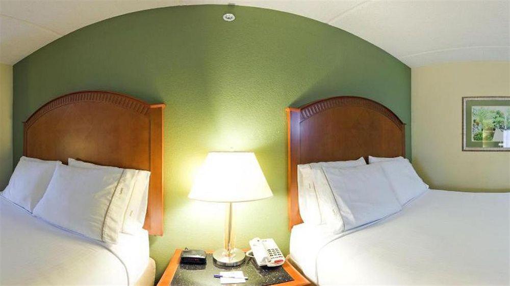 Holiday Inn Express & Suites Charlotte Arpt-Belmont By Ihg Екстериор снимка