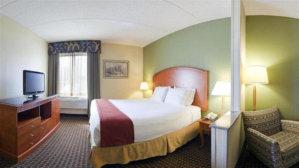 Holiday Inn Express & Suites Charlotte Arpt-Belmont By Ihg Екстериор снимка