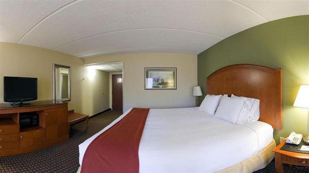 Holiday Inn Express & Suites Charlotte Arpt-Belmont By Ihg Екстериор снимка