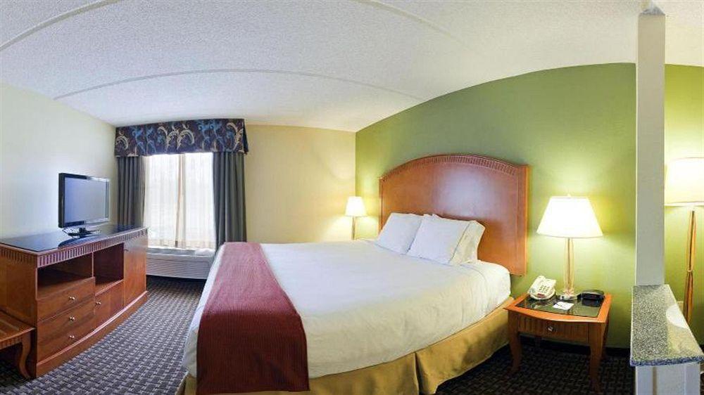 Holiday Inn Express & Suites Charlotte Arpt-Belmont By Ihg Екстериор снимка