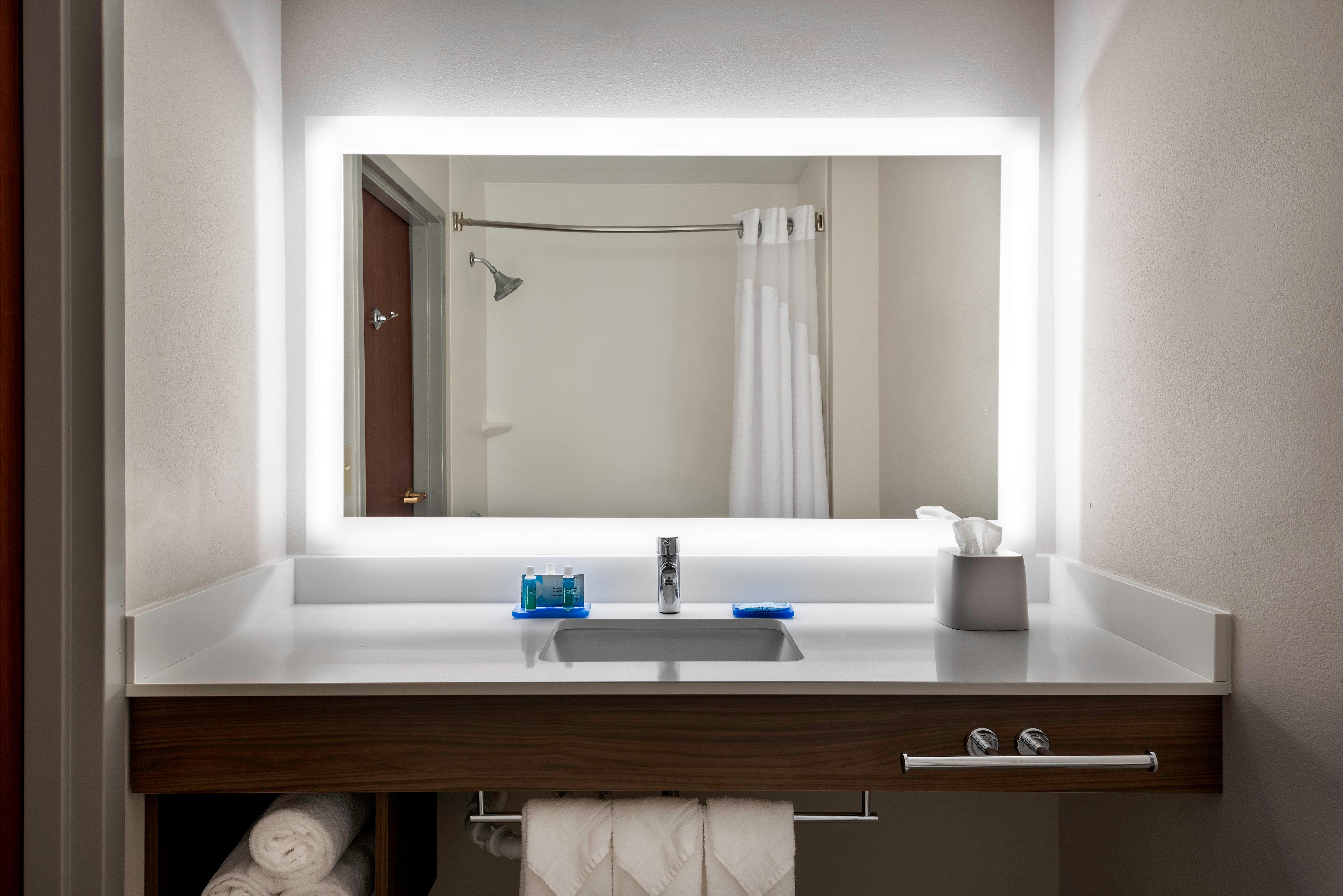 Holiday Inn Express & Suites Charlotte Arpt-Belmont By Ihg Екстериор снимка