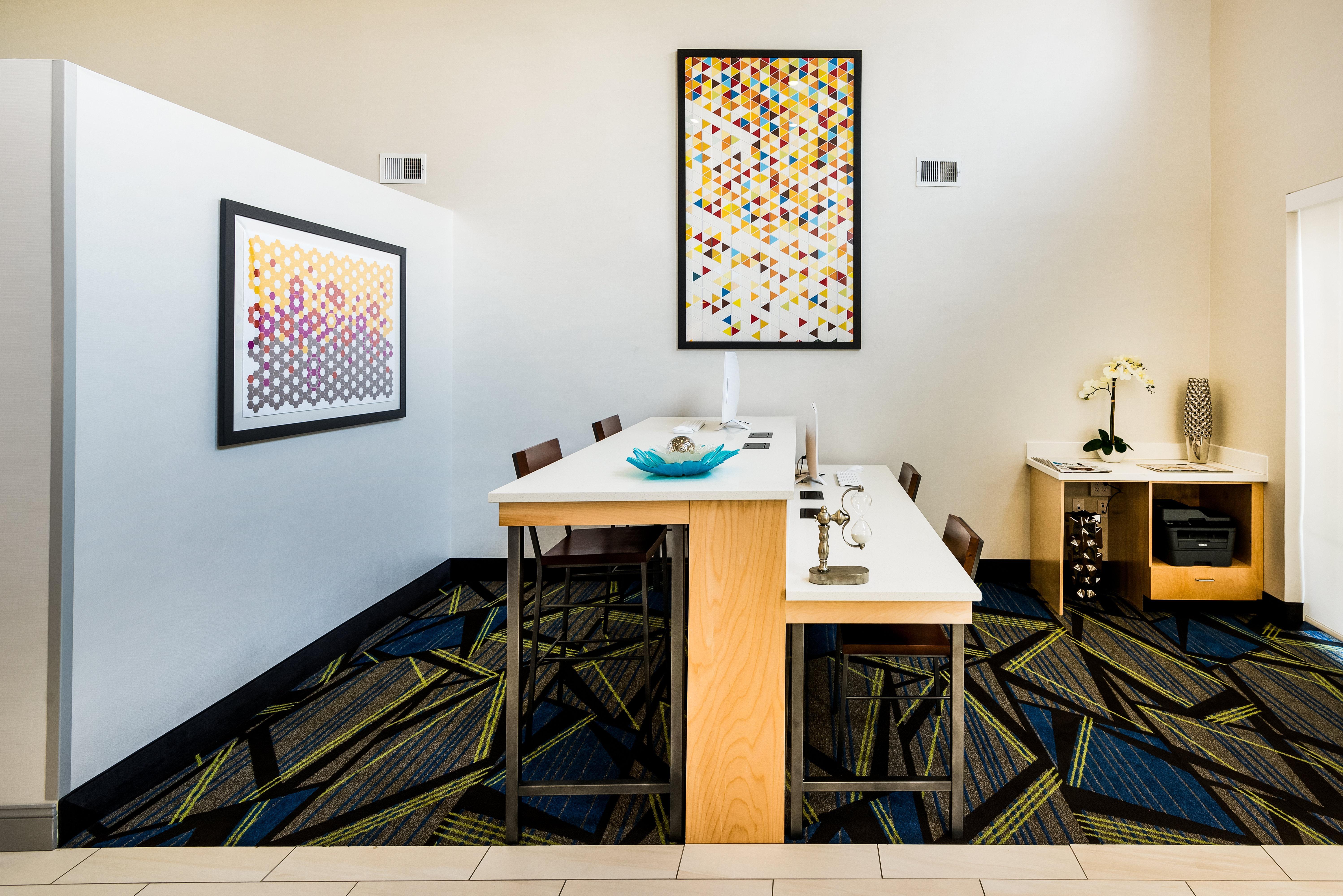 Holiday Inn Express & Suites Charlotte Arpt-Belmont By Ihg Екстериор снимка
