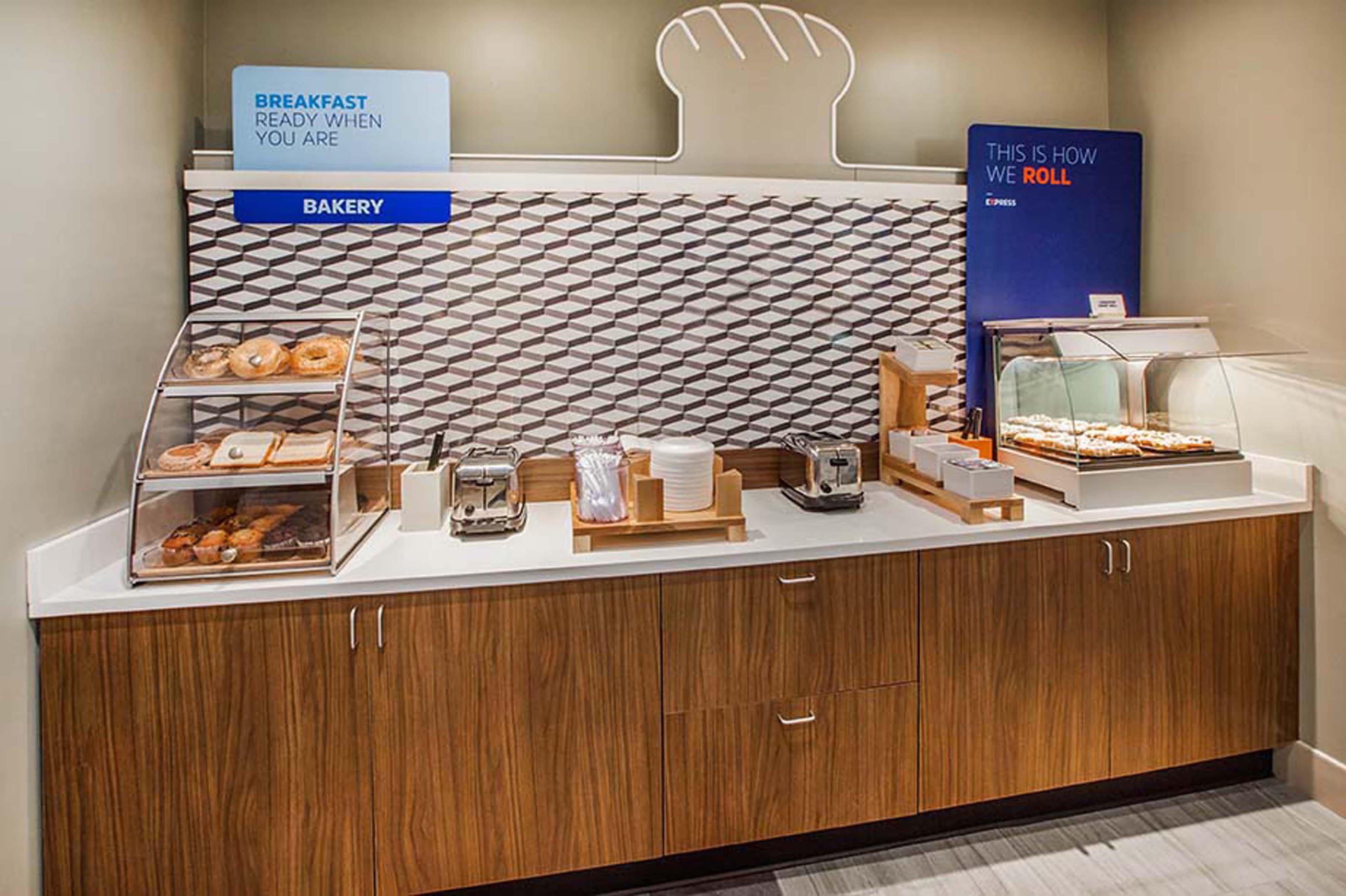 Holiday Inn Express & Suites Charlotte Arpt-Belmont By Ihg Екстериор снимка