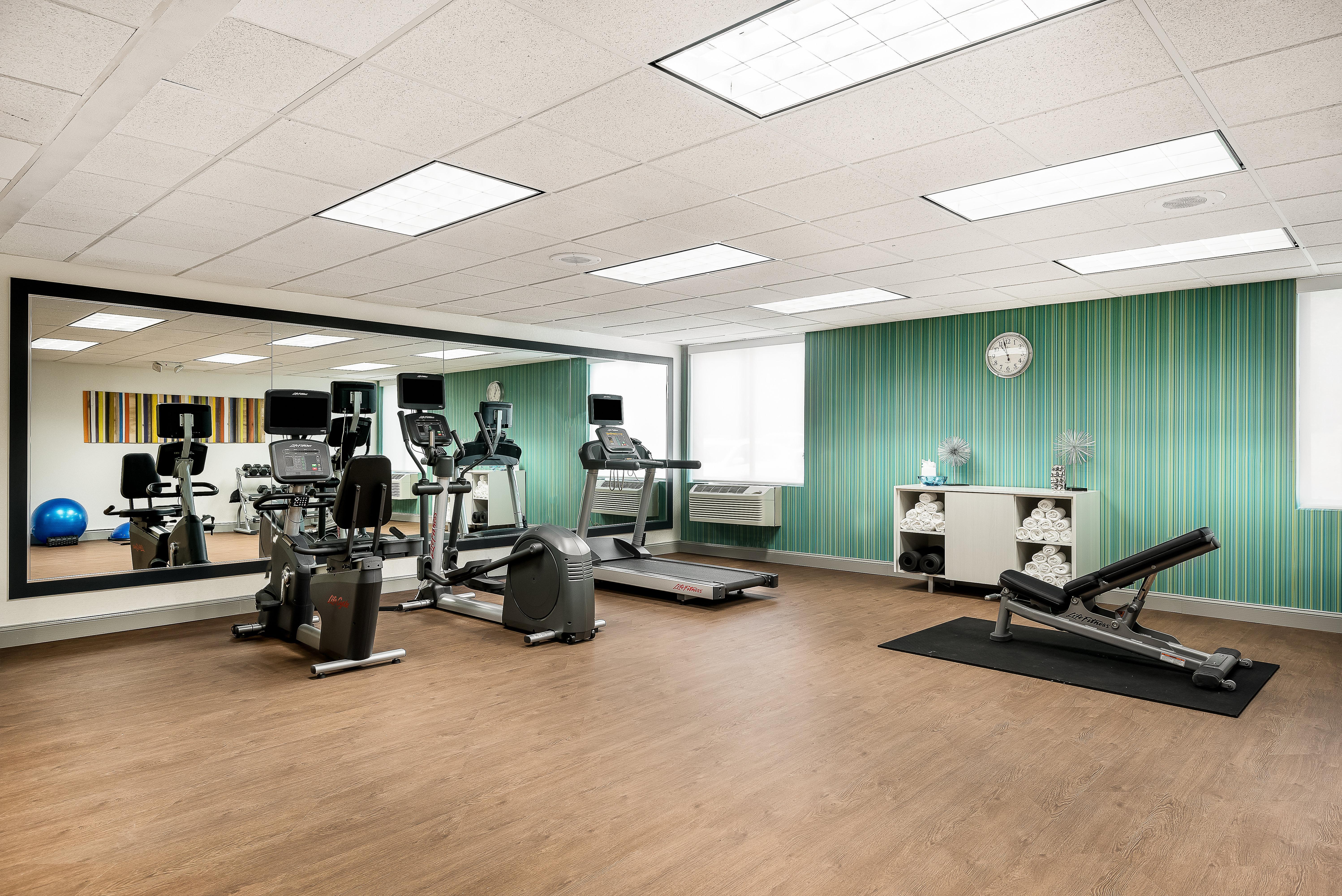 Holiday Inn Express & Suites Charlotte Arpt-Belmont By Ihg Екстериор снимка