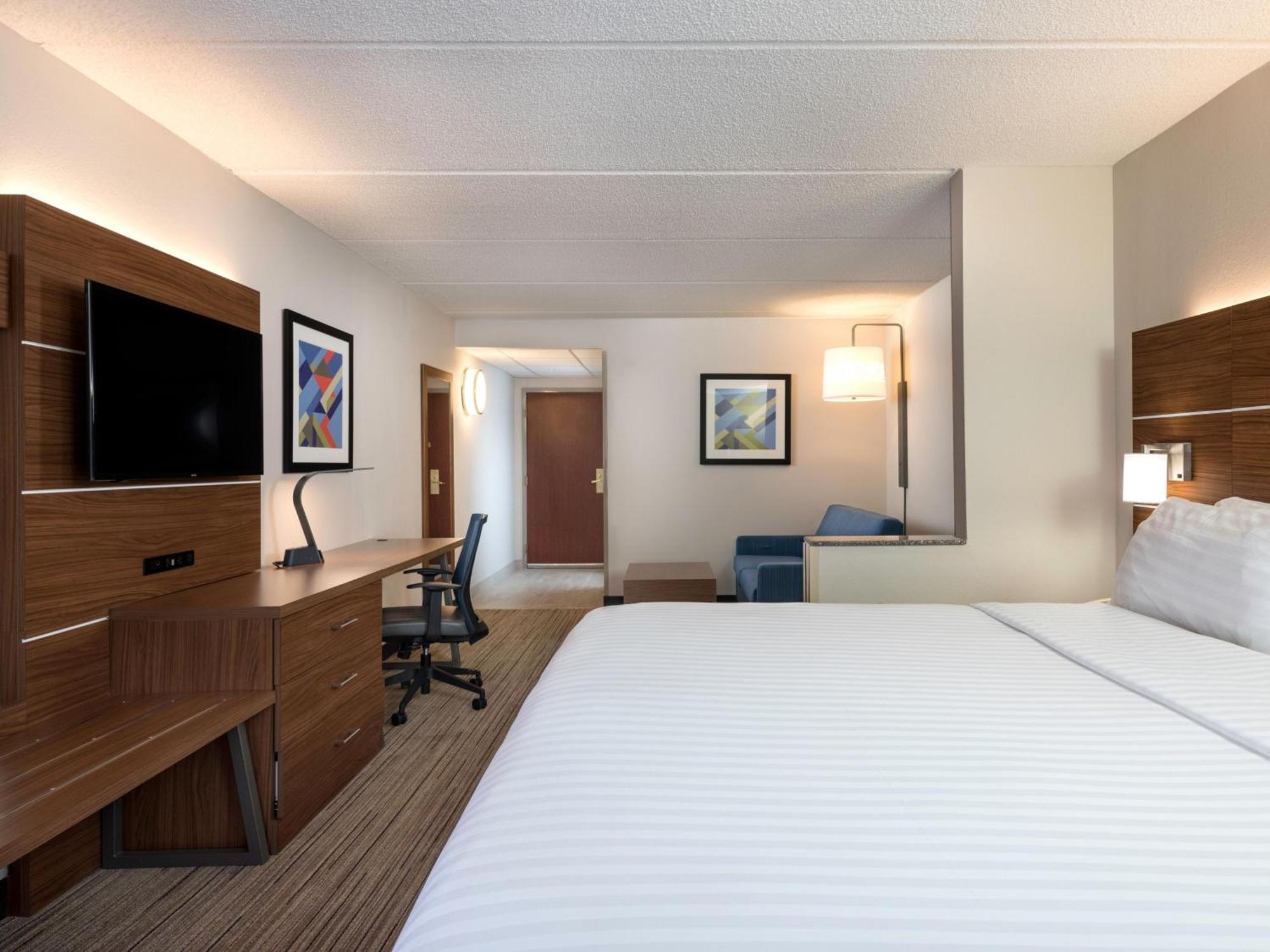 Holiday Inn Express & Suites Charlotte Arpt-Belmont By Ihg Екстериор снимка