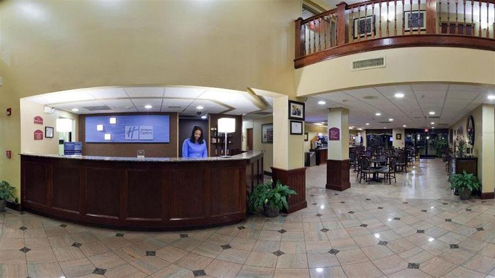 Holiday Inn Express & Suites Charlotte Arpt-Belmont By Ihg Екстериор снимка