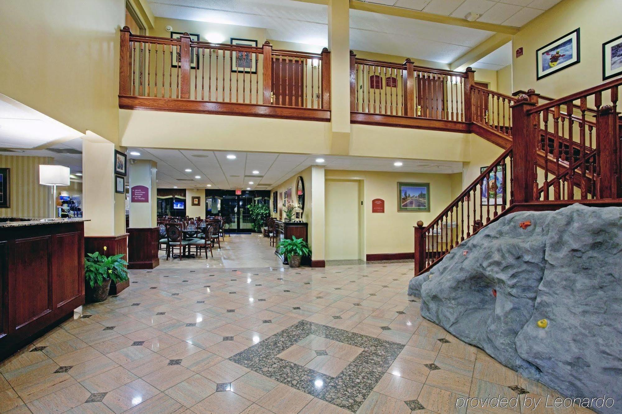 Holiday Inn Express & Suites Charlotte Arpt-Belmont By Ihg Екстериор снимка
