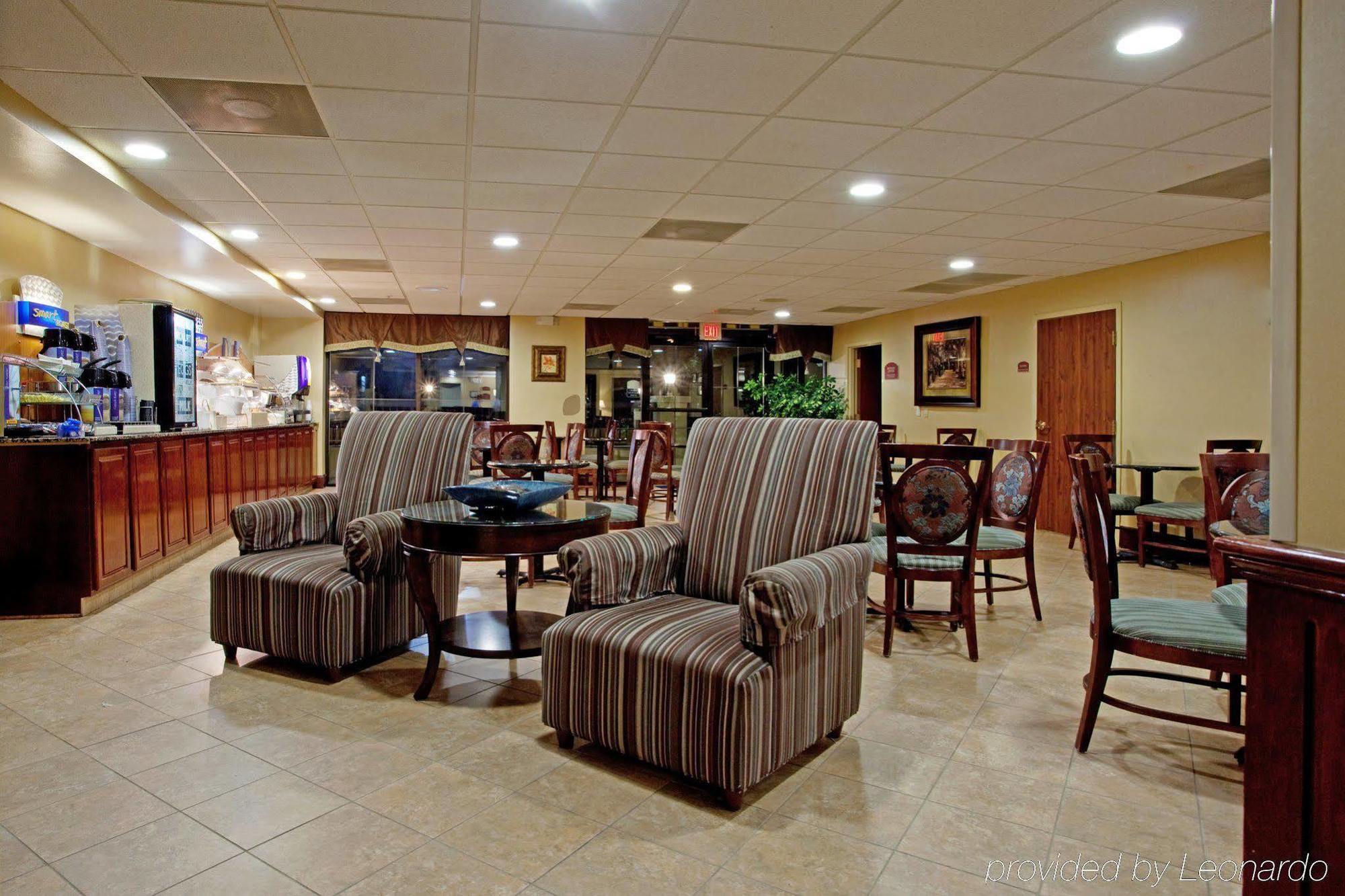 Holiday Inn Express & Suites Charlotte Arpt-Belmont By Ihg Екстериор снимка