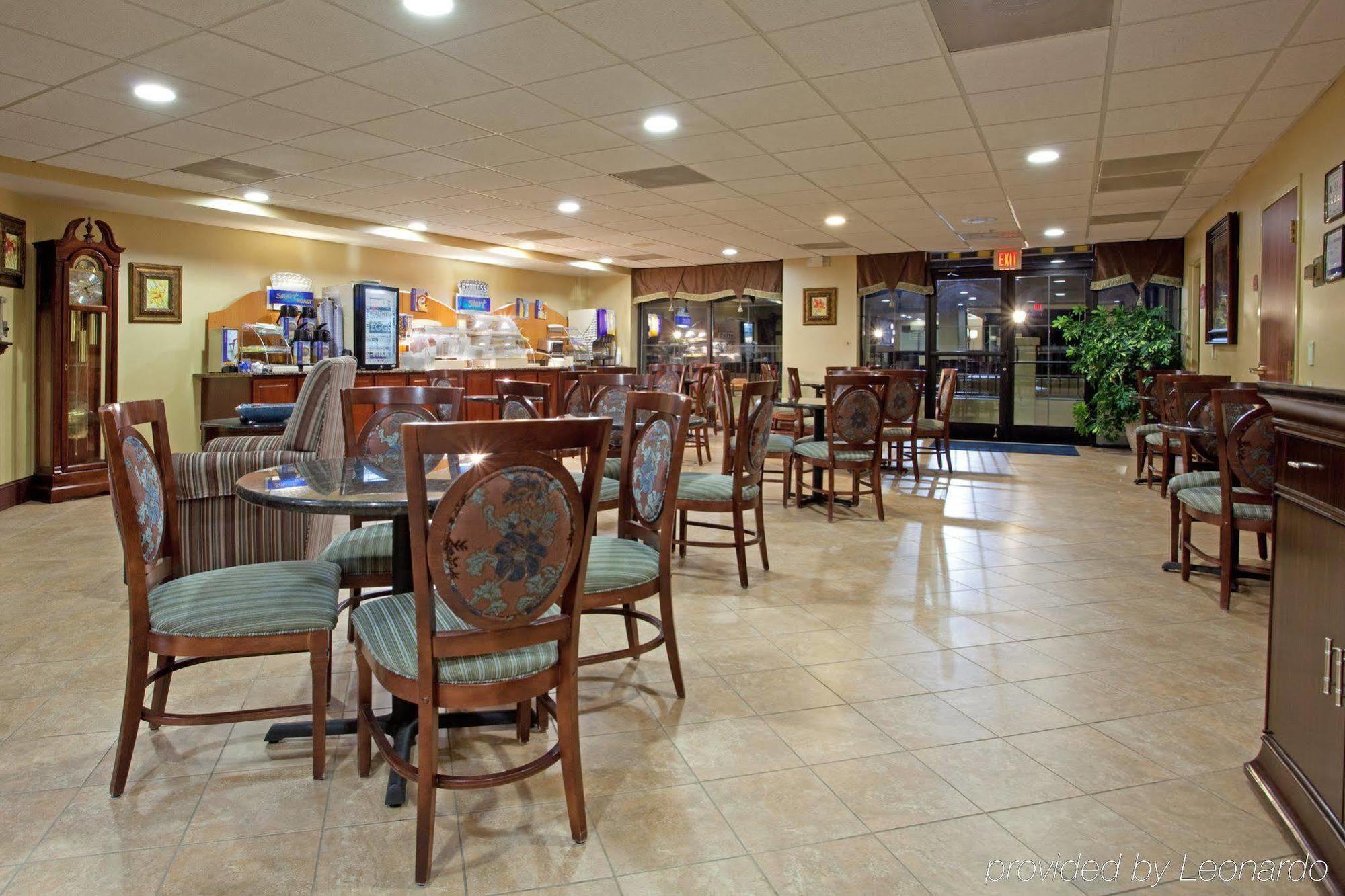 Holiday Inn Express & Suites Charlotte Arpt-Belmont By Ihg Екстериор снимка