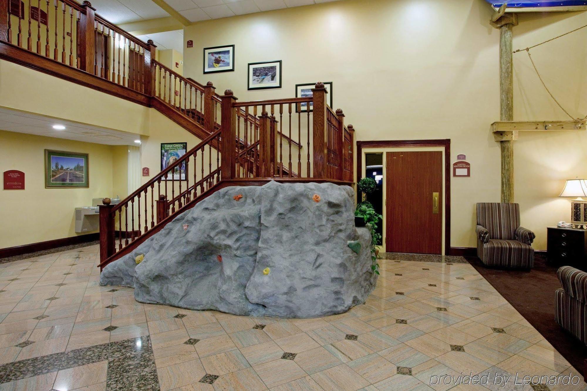 Holiday Inn Express & Suites Charlotte Arpt-Belmont By Ihg Екстериор снимка
