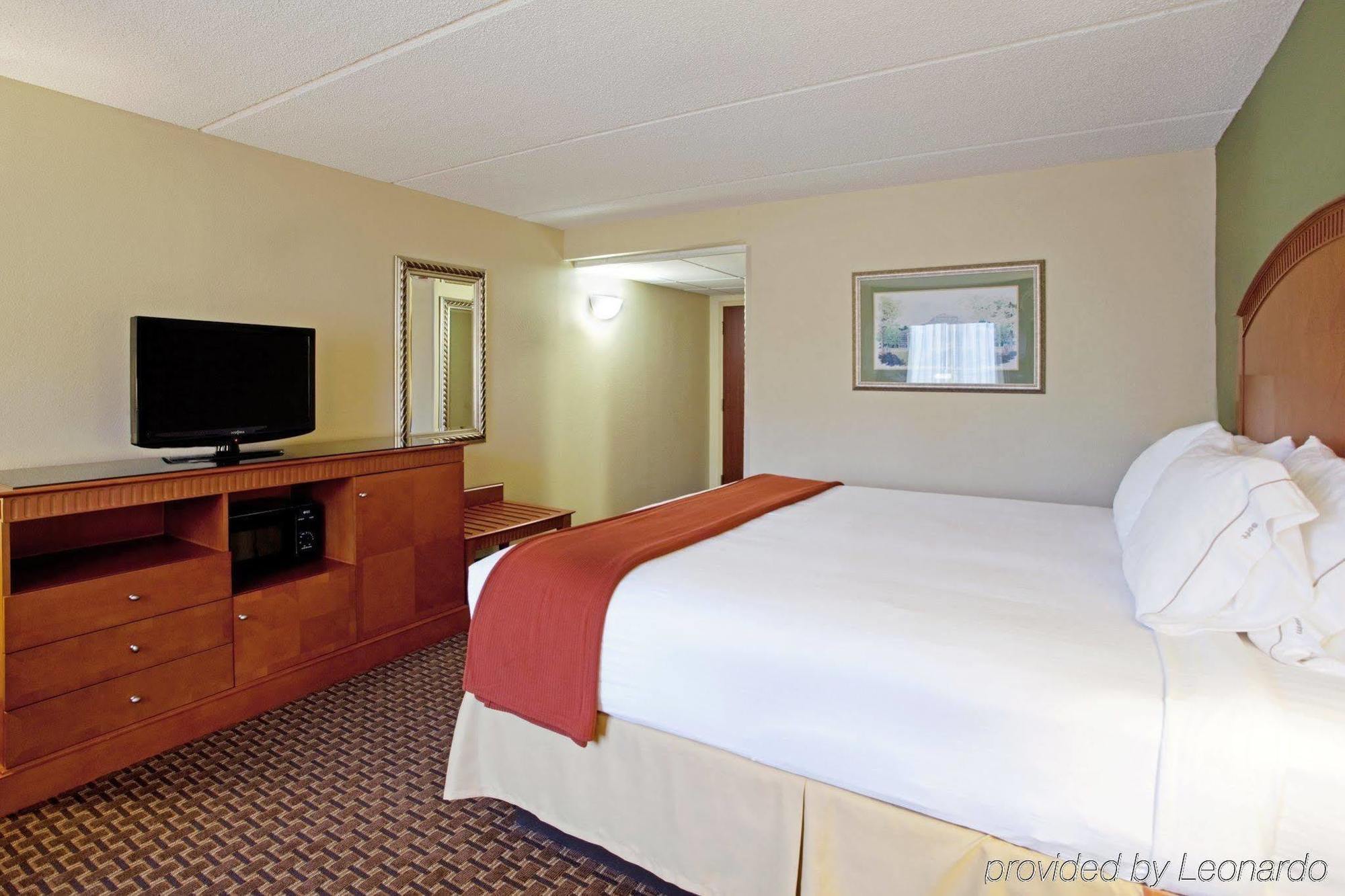 Holiday Inn Express & Suites Charlotte Arpt-Belmont By Ihg Стая снимка