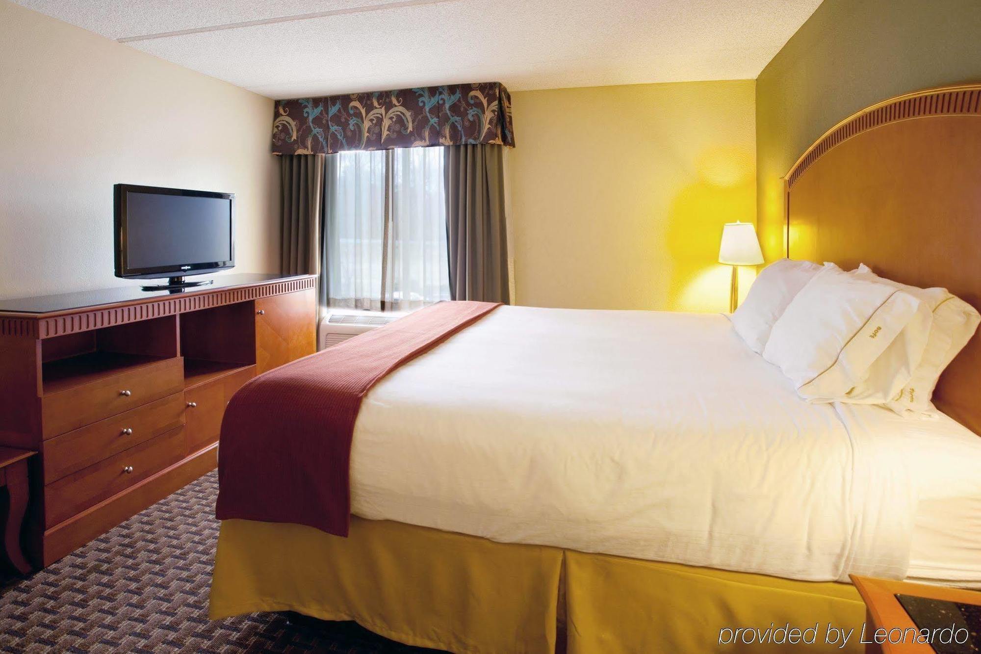 Holiday Inn Express & Suites Charlotte Arpt-Belmont By Ihg Стая снимка