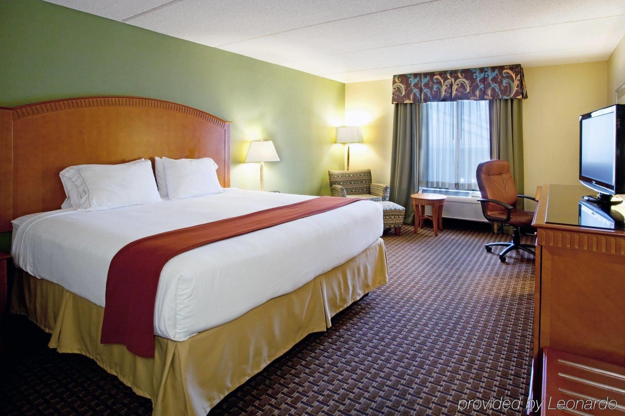 Holiday Inn Express & Suites Charlotte Arpt-Belmont By Ihg Екстериор снимка