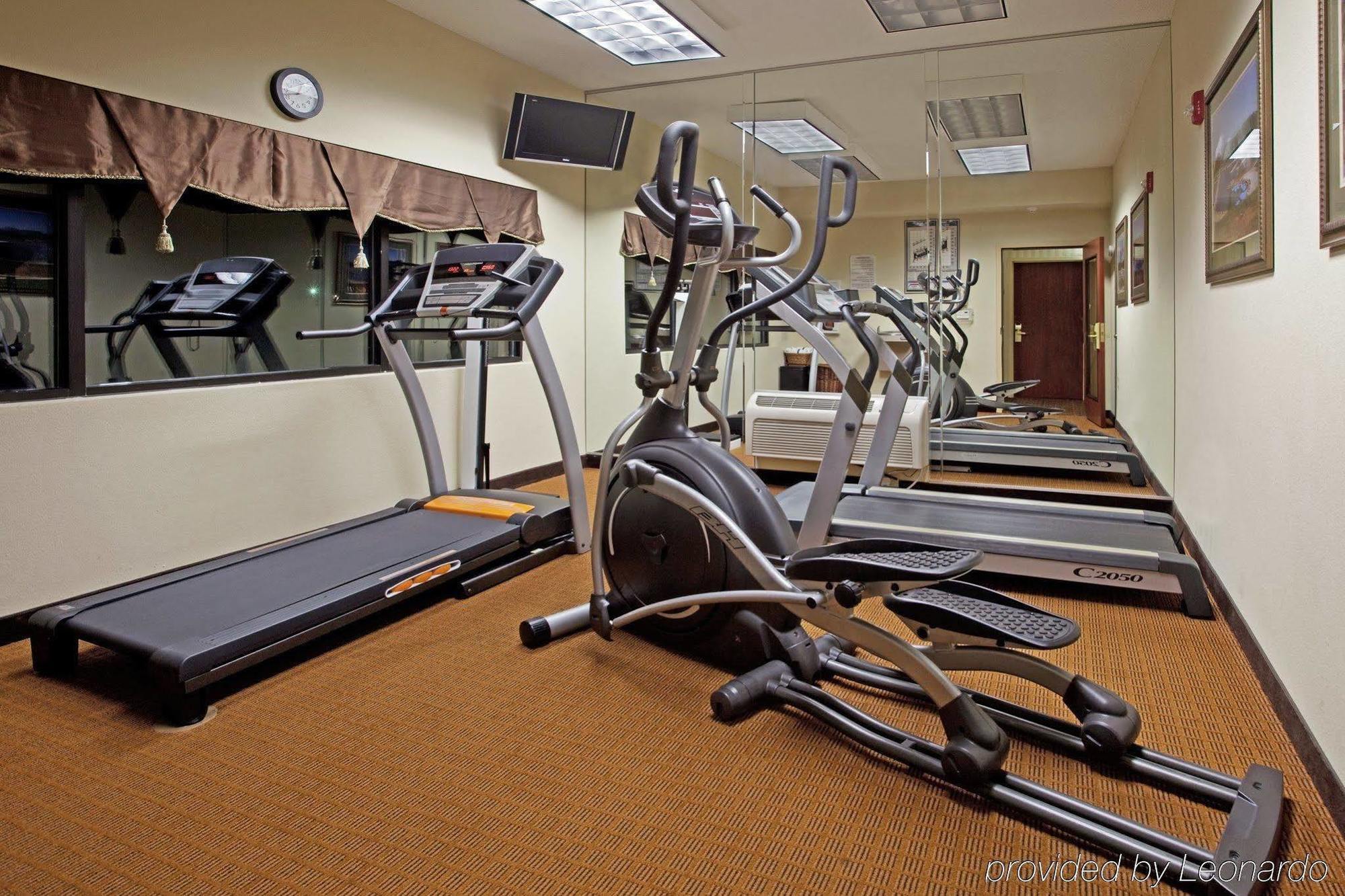 Holiday Inn Express & Suites Charlotte Arpt-Belmont By Ihg Екстериор снимка