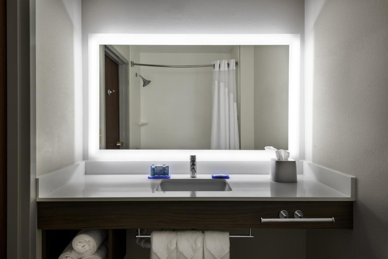 Holiday Inn Express & Suites Charlotte Arpt-Belmont By Ihg Екстериор снимка